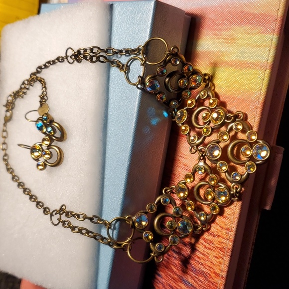 NIB Touchstone Crystal By Swarovski Retired Antigue Gold Necklace and Earrings - Picture 8 of 8